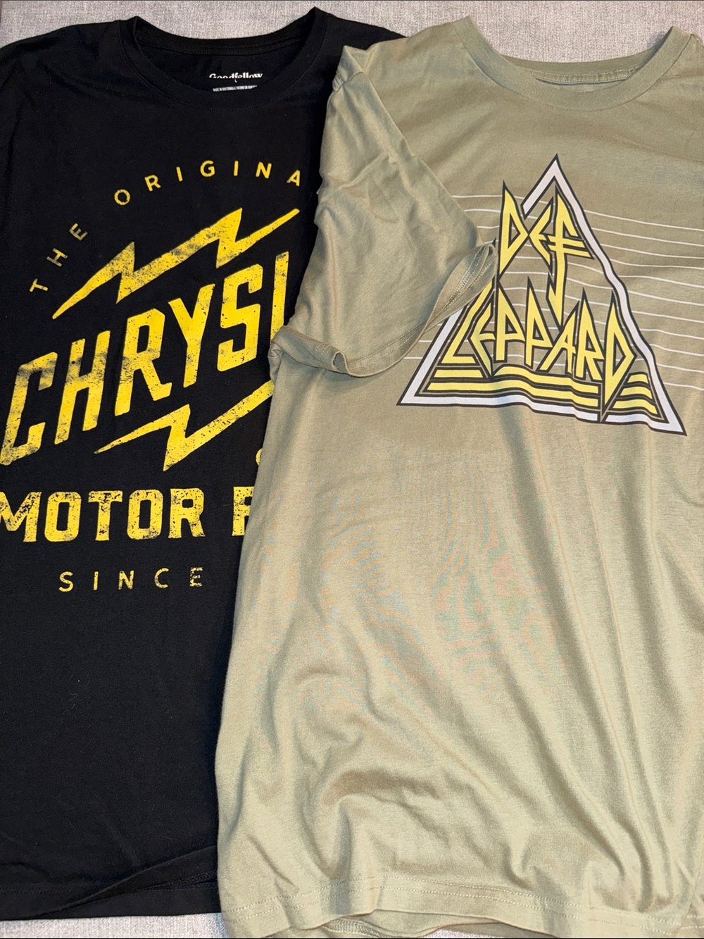 Men’s Graphic Tee Lot-Size Large
